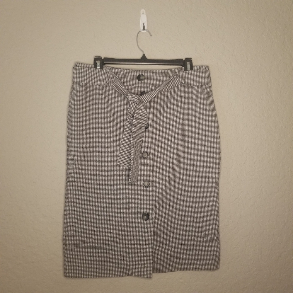 Black and white button down pencil skirt